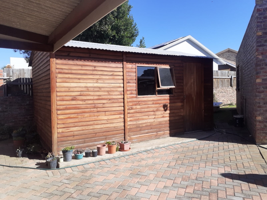 To Let 3 Bedroom Property for Rent in Wavecrest Eastern Cape